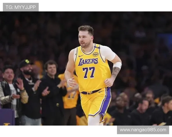 东契奇:强硬回应比赛 默契提升与詹里配合 东契奇:强硬回应比赛 默契提升与詹里配合