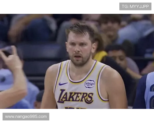 东契奇砍四十四分还求夸防守赞